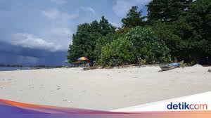Objek wisata pantai gandoriah terletak 1 km barat laut kota kota pariaman. Sejuknya Pulau Angso Duo Di Pariaman Sumatera Barat