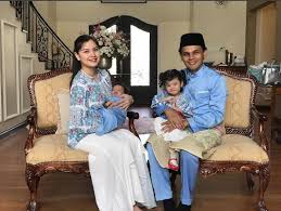 Yusry kru and wife lisa surihani welcome baby boy, shares the same birthday as daddy. Lisa Surihani Tayang Muka Baby Boy Yusof Leonne Mynewshub