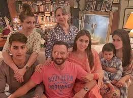 Bollywood newbie sara ali khan is surely not considered new anymore as the diva never fails to leave the spotlight and is now gearing up to star in her saif cracking a joke in between said: Sara Ali Khan Taimur S Latest Picture With Saif And Kareena Is What Family Goals Are Made Of Bollywood News India Tv