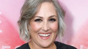 Ricki Lake Posts a Photo of Her "Dramatic Success" Following Hair Loss and  Alopecia