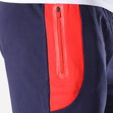Veste d'entraînement, jogging, sweat à capuche, doudoune ou ensemble de survêtement psg, adoptez le look complet du supporter parisien sur footcenter ! Foot Short Jogging Paris Saint Germain Bleu Marine Rouge Laboutiqueofficielle Com