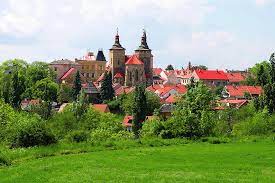 Staré město (původně pražské město/pragensis civitas, větší město/major civitas či staré město pražské/antiqua civitas pragensis, německy altstadt) je historické město, městská čtvrť a katastrální území prahy na pravém břehu vltavy, o rozloze 129,03 ha, náležející k městské části praha 1. Kourim Mesto Ve Stredu Evropy Nacestu Cz