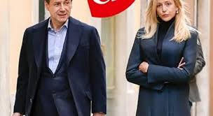 Poi il premier uscente si è allontanato mano nella mano con la compagna olivia e non ha rilasciato dichiarazioni. Giuseppe Conte E Olivia Paladino Insieme A Fare La Spesa
