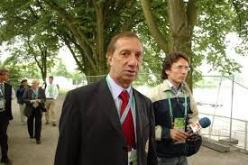 16 mart 1939), orta saha pozisyonunda görev yapmış arjantinli futbolcu ve teknik direktör. Covid 19 Positiv Carlos Bilardo Ins Krankenhaus Eingeliefert Fuss Coronavirus Nach Welt