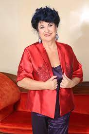 Born in naples, laurito debuted at a very young age entering the stage company of eduardo de filippo. Marisa Laurito Sara Lisistrata Al Teatro Antico Di Segesta Per Le Dionisiache Bonculture