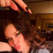 Amanda Parkhurst's Instagram, Twitter & Facebook