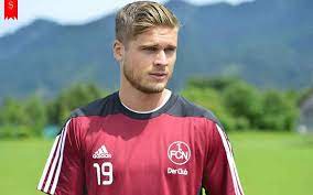 Rurik gislason verzaubert die weiblichen fußballfans. How Much Does Rurik Gislason Earn As Salary His Net Worth Married Life Family And More