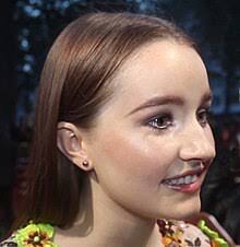 Lauren Dever's Instagram, Twitter & Facebook