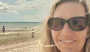 Are all Amazon book reviews rigged by independent paid reviews as almost  EVERY book is rated 4 point something? 🤔