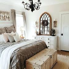 Although dorm rooms and even apartment bedrooms can be small and stuffy, there are always fun and cute ways to make your sanctuary cozy. Warm Cozy Bedroom Ideas Small Guest Innovative Bac Ojj