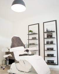 afbeelding dit is een zeer handige stoel hier kun je zowel een gelaatsverzorging als een pedicure en mass pedicure salon beauty treatment room esthetics room