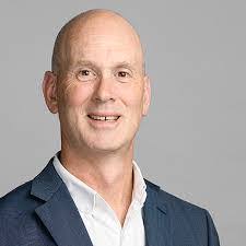 Stephanie Blackett's Instagram, Twitter & Facebook