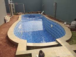 Sisi dalam bathtub anda, panjangnya harus minimal 30cm lebih pendek dari pada tinggi penggunanya. Cara Mengatasi Kolam Ikan Keramik Bocor Selain Cantik 5 Tanaman Ini Jago Membersihkan Kolam Ikan Di Rumah Jevt Online