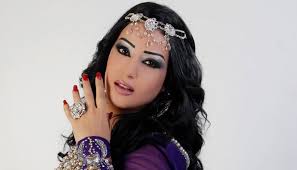 لا تزال الفنانة سمية الخشاب، تواصل حلقات 'الردح' التي فتحتها على الفنانة ريم البارودي، بعد وصف الأخيرة، للأولى بأنها ليست نجمة في أحد البرامج التلفزيونية. Ø¨Ø¹Ø¯ ØµÙˆØ±Ø© Ø§Ù„Ø®Ø§ØªÙ… Ø³Ù…ÙŠ Ø© Ø§Ù„Ø®Ø´Ø§Ø¨ ØªÙƒØ´Ù Ø­Ù‚ÙŠÙ‚Ø© Ø²ÙˆØ§Ø¬Ù‡Ø§ Ø§Ù„Ù†Ù‡Ø§Ø±