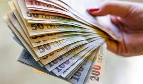 Salariul minim brut a fost majorat începând cu 1 ianuarie 2019 și, cu toate că unii angajați au motive de bucurie, multe companii vor avea parte de costuri. Salariul Minim A Crescut In 2019 Cati Bani Primesc Angajatii De La 1 Ianuarie Si Ce Presupune Ordonanta Taxelor