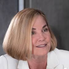 Please join us in wishing Kassie DePaiva a very happy birthday! 🎂