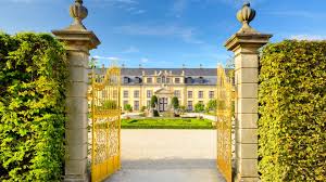 Dan bent u hier aan het juiste adres: Herrenhausen Gardens Home To An Open Air Banqueting Area Germany Travel
