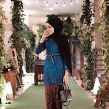 Inspirasi Model Kebaya Brokat Muslim Mana Favorit Bunda