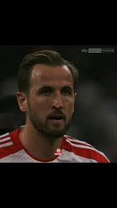 HARRY KANE TRISTE Modelo de Realização