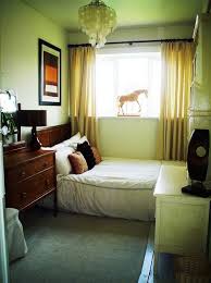 Lihat wallpaper dinding yang ada di desain kamar tidur, apa memberikan kesan elegan ke dalam ruangan. Inspirasi Desain Interior Kamar Tidur Ukuran Kecil Yang Sederhana Desain Kamar Tidur Ukuran 2x3 2 Dekorasi Rumah