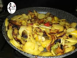 Peperoni e patate in umido, una ricetta siciliana contadina che amo sin da quando ero piccola. Patate E Peperoni Fritti Alla Calabrese Video Le Ricette Di Maria Grazia