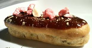 L Eclair Au Chocolat Et Son Glacage Choco Caramel Eclair Au Chocolat Chocolat Recettes De Cuisine