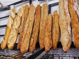 Disposez vos baguettes sur du papier sulfurisé, puis enfournez les pour une cuisson de 18 minutes, et plus si vous les préférez bien cuites. Pain Maison Boulangerie Delices De Toujane Facebook