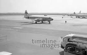 Deutsche Lufthansa Flugzeug Auf Dem Flughafen Munchen Riem 1962 Raigro Timeline Images 60er Riem Flughafen Rollfeld Hangar Luftfahrt Flugzeug Nostalgie