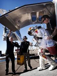 Ein tiefdruckgebiet zieht herauf und bringt starken wind. Extremsportler Ein Jahr Nach Dem Rekord Sprung So Lebt Felix Baumgartner Heute Augsburger Allgemeine