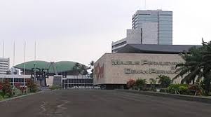 Indonesia consists of hundreds of distinct native ethnic and linguistic groups, with the largest one being the javanese. Indonezia Wikipedio