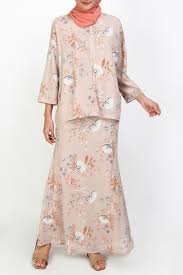 This exclusive raya 2018 collection is to honour the malay tradition outfit baju kurung with a modern twist with the theme 'tradition meet city'. Exclusively Designed Baju Kurung For Your Muslimah Wear Collection Poplook Com