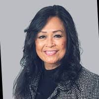 Liz Molina's Instagram, Twitter & Facebook