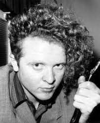 E conoscere meglio anche un'altra giovane cantante inglese, jess glynne. Simply Red Biografia Recensioni Streaming Discografia Foto Ondarock