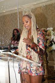 Mary J Blige S Golden Braids Are A Must Try For Summer Blonde Hair Black Girls Blonde Braids African Braids Hairstyles