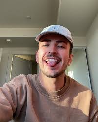 Mario Blanchard's Instagram, Twitter & Facebook