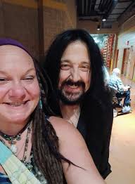 🎸"Turn Up the Radio" Jimi Bell 😂No I didn't ask for an AUTOGRAPH.  💫LOL....nice seeing ya buddy. Been a while! 😁You got SMILEY FACED!! 🌳I  am SO Stoned...#legalstate