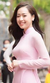 Ca sỹ hồ ngọc hà, hoa hậu phạm hương và siêu mẫu lan khuê sẽ chính thức đảm nhận vai trò cầm trịch tại mùa giải đầu tiên chương trình the face. 9x Xinh Ä'áº¹p Tá»«ng Táº·ng Hoa Cho Tá»•ng Thá»'ng Má»¹ Donald Trump Thi Hoa Háº­u Viá»‡t Nam 2018