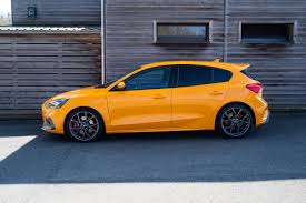 It's one of the most recognisable small family cars on the road, and the latest edition comes with four different variants to cho. Ins Gelbe Getroffen Ford Focus St Im Test