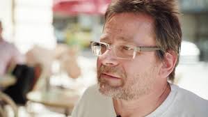 Lovasi andrás magyar zenész, énekes, a kispál és a borz és a kiscsillag tagja. Hvg360 A Ram Eso Penzt Nem Fogom Felvenni Lovasi Andras A Hvg Teraszon