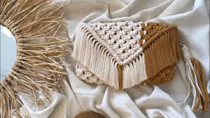 Makrome iple çanta yapımı sırasında çantanın üzerinde çok şık bir model kullanılmış. Makrome Canta Yapimi 1 Youtube