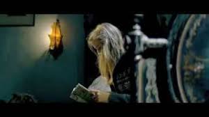 Her story about a father who reads to his baby daughter, and in so doing somehow causes the fictional characters within the book to not just come to life on the page, but transfer over the boundaries of fiction into the real world, is enchanting. Wer Streamt Tintenherz Film Online Schauen