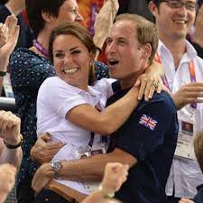 Kate Middleton Et William Fetent Leurs 10 Ans De Mariage Leurs Rares Gestes Tendres En Images Kate Middleton Et William Kate Middleton Christina Milian