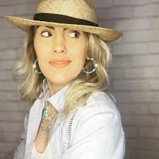 Diana Gilbert's Instagram, Twitter & Facebook