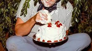 Marshall has gone on to claim that the photo was the photo was actually taken for the back of his album strawberry cake, which was released in 1976. Johnny Cash In A Bush High As Fuck Eating Cake Imgur