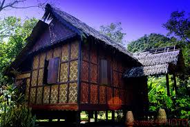 Iklim adalah perkara yang penting yang mempengaruhi bentuk senibina rumah tradisional melayu. Rumah Tradisional Melayu Bicara Sri Kandi Tias Lestari