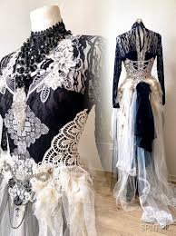 Schwan kleinen hund welpen luxus bogen kleid haustier hund katze tutu rock prinzessin hochzeitskleid kostüm hund chihuahua pudel kleid kleidung,kaufen sie von verkäufern aus china. Hexen Keilkleid Spitze Schwarz Weiss Hochzeitskleid Schwan Etsy