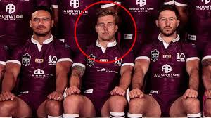 Both queensland and new south wales selected a few players to debut in game 1, with each side matching up fairly evenly. Origin Maroons Cameron Munster Reveals Story Behind Infamous Team Photo