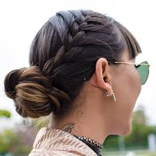 This is a way to hold your hands when you are french braiding your own hair to make the process much easier! How To Braid Hair 10 Tutorials You Can Do Yourself Glamour