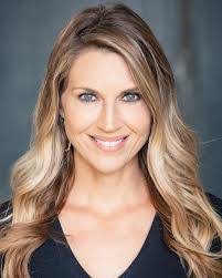 Dee Slater's Instagram, Twitter & Facebook