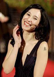 Sibel kekilli is part of giorgio armani's crossroads campaign. Sibel Kekili 2 Icin 9 Fikir Erkeklere Ozel Seyler Film Resim